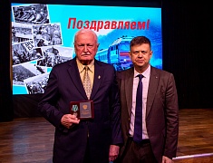 В Благовещенске наградили юбилейными медалями БАМа