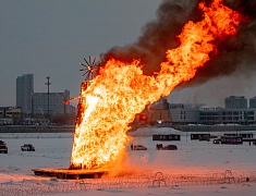 На площади Ленина и набережной Амура прошли народные гуляния в честь масленицы