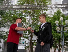 Абсолютный чемпион мира по боксу Дмитрий Бивол встретился с благовещенцами