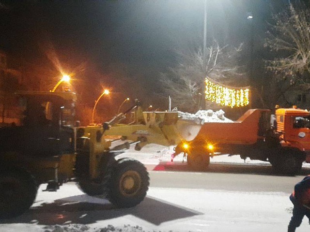 ГСТК вывез снег с улицы Октябрьской в Благовещенске 