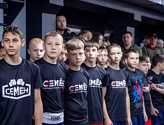 В Благовещенске открыли обновленный зал спортивно-патриотического клуба «Семён»