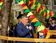 В амурской столице праздничной программой открыли сквер водников