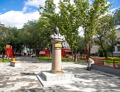  В Благовещенске возложили цветы к памятнику Валерия Приёмыхова