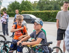 Абсолютный чемпион мира по боксу Дмитрий Бивол встретился с благовещенцами