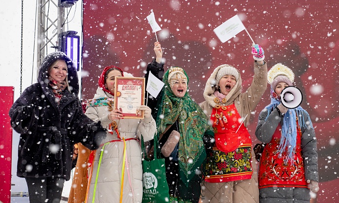 На площади Ленина и набережной Амура прошли народные гуляния в честь масленицы