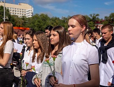 На Амуре прошла традиционная акция «Цветы на воде»