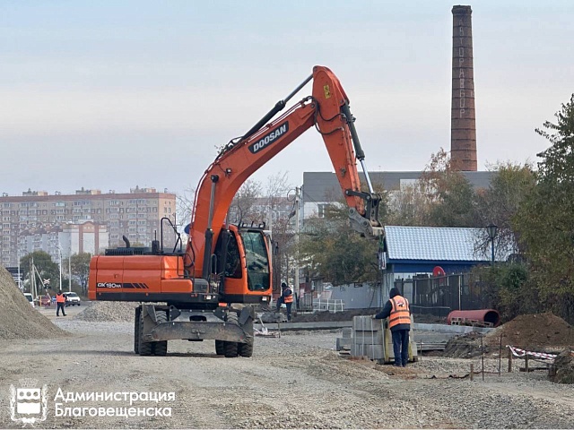 На пути к комфорту: в рамках ремонта на улице Мухина меняют не только дорожную одежду, но и прокладывают ливневую канализацию