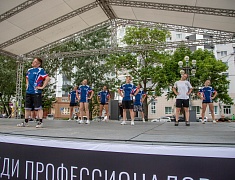 Абсолютный чемпион мира по боксу Дмитрий Бивол встретился с благовещенцами