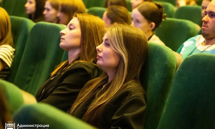 Молодежь Благовещенска знакомят с тонкостями муниципальной службы