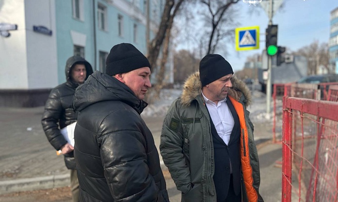 Заммэра Виталий Рудненок поручил на местах перекопов по улице Горького уложить холодный асфальт незамедлительно