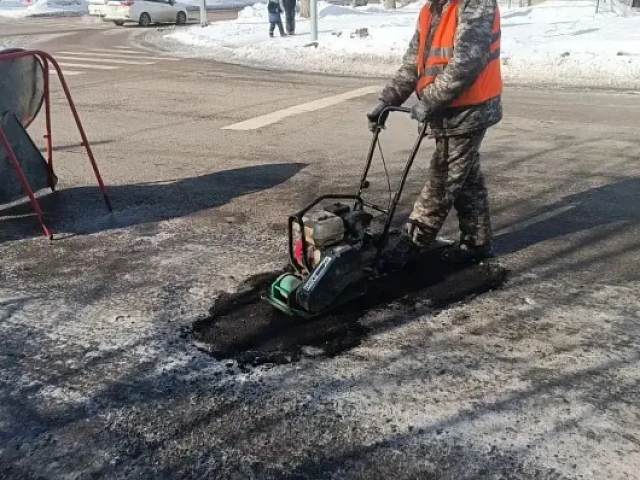  В Благовещенске стартовал ямочный ремонт 