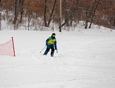 В Благовещенске прошло первенство города по горным лыжам и сноуборду, посвящённое памяти выпускника ДВОКУ, Героя России Ковтуна Андрея