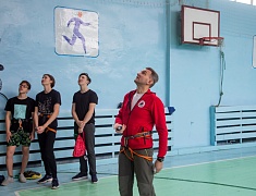 В школе № 15 прошли соревнования по скалолазанию