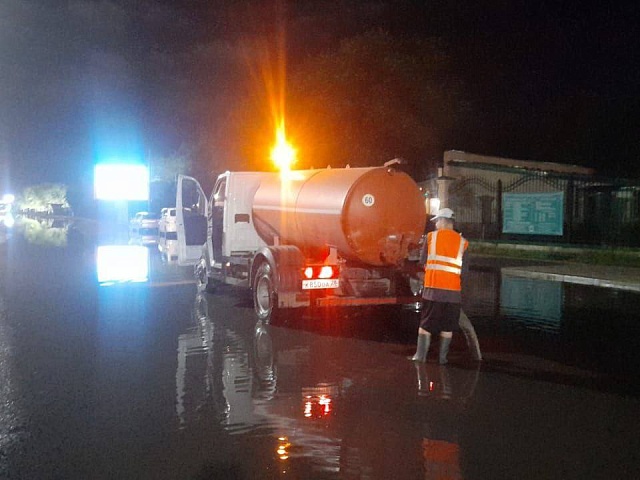 Почти 240 кубометров откачали с улиц Благовещенска после сильного ливня 