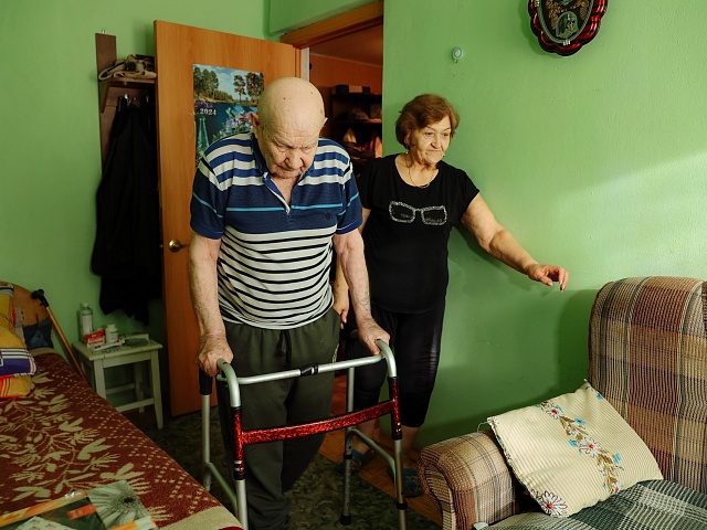 Более 100 амурских пенсионеров живут в приемных семьях. За заботу о пожилых амурчане получают господдержку в рамках президентского нацпроекта