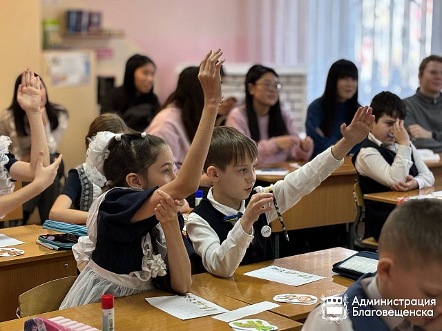 В Благовещенске китайские магистранты изучают российские методики преподавания.