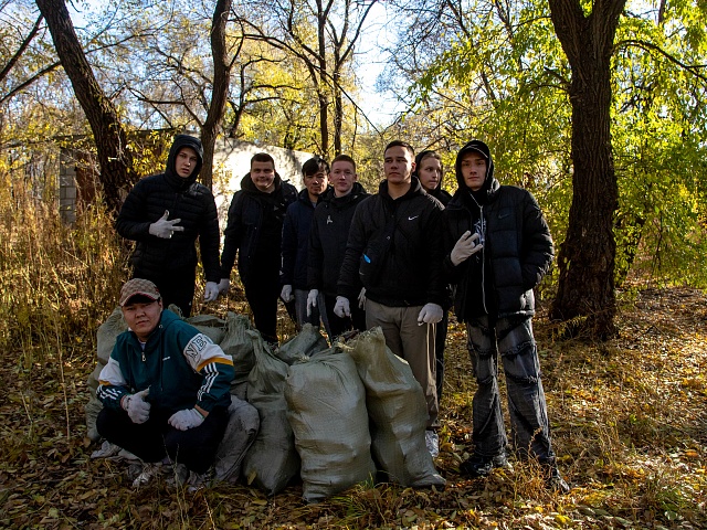 В Благовещенске в рамках «Город берегу» прошел субботник «Чистые игры»