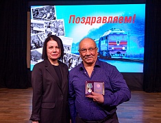 В Благовещенске наградили юбилейными медалями БАМа