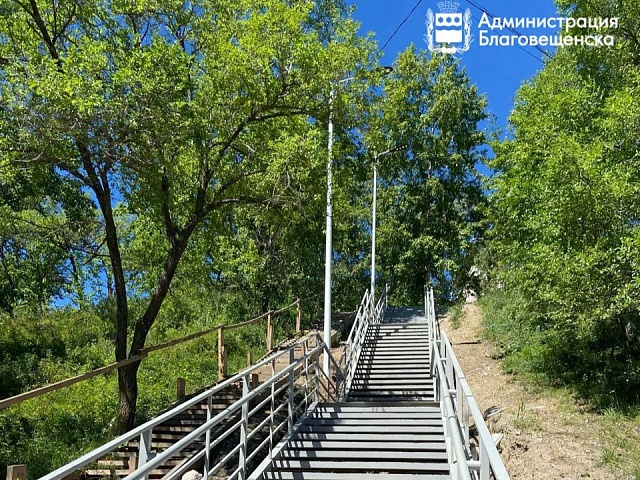 Лестница к школе в Белогорье обретает новый вид 