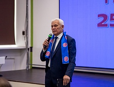 Заместитель мэра Благовещенска Дмитрий Перов поздравил «Ассоциацию пожилых людей» с юбилеем