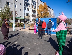 В Благовещенске открыли ещё 3 обновлённые детские площадки