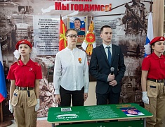 В школе № 10 открыли "Уголок памяти Героя" и установили "Парту Героя"