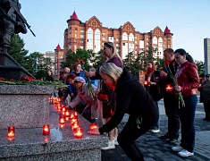 В Благовещенске на площади Победы зажгли «Свечи памяти»