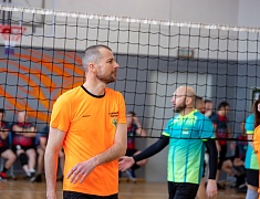 В Благовещенске депутаты, сотрудники мэрии и прокуратуры сыграли в волейбол