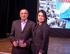 В Благовещенске наградили юбилейными медалями БАМа
