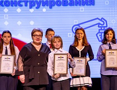 Премию мэра получили 40 талантливых школьников Благовещенска