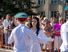 Бал цветов и Семейный бал украсили Благовещенск
