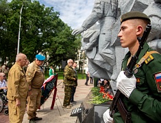 В Благовещенске в день ВДВ почтили память воинов-десантников