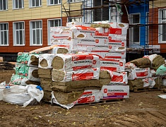 В новой школе в микрорайоне Благовещенска утепляют фасад и готовятся запускать тепло