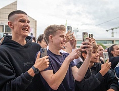 Абсолютный чемпион мира по боксу Дмитрий Бивол встретился с благовещенцами
