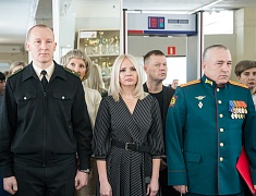 В школе № 10 открыли "Уголок памяти Героя" и установили "Парту Героя"