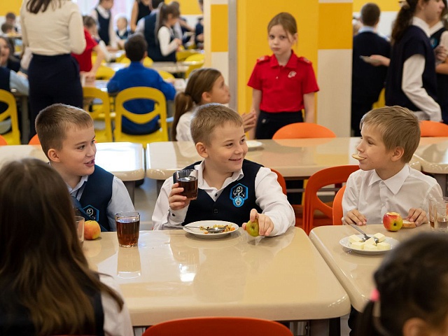 Мэр Благовещенска Олег Имамеев: почти 13 тысяч ребят начальной школы питаются бесплатно