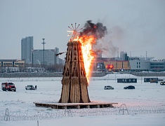 На площади Ленина и набережной Амура прошли народные гуляния в честь масленицы