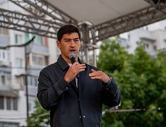 Абсолютный чемпион мира по боксу Дмитрий Бивол встретился с благовещенцами