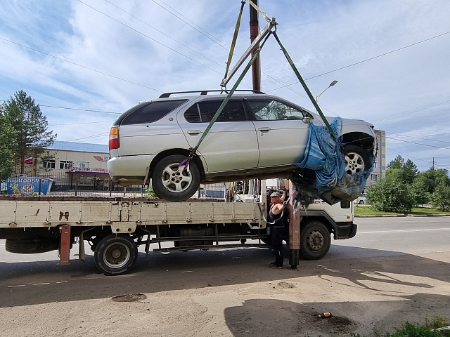 С начала года на вывоз автохлама с благовещенских улиц поступило более ста обращений