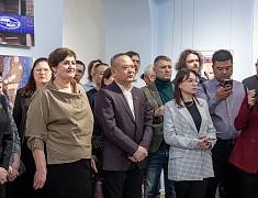 В Благовещенске открылась выставка к 70-летию Александра Тихомирова