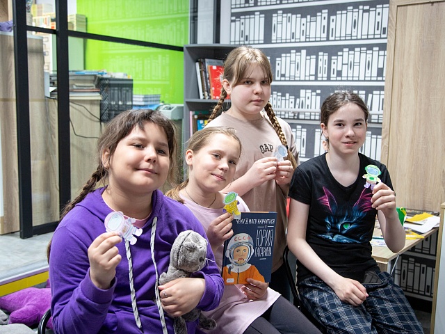 В библиотеке «Дом семьи» прошло увлекательное занятие, посвящённое Дню космонавтики