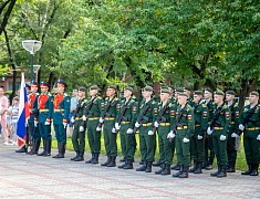 В Благовещенске в день ВДВ почтили память воинов-десантников