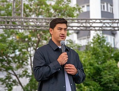 Абсолютный чемпион мира по боксу Дмитрий Бивол встретился с благовещенцами