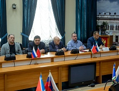 Мэр Благовещенска Олег Имамеев собрал предпринимателей, занимающихся пассажирскими перевозками