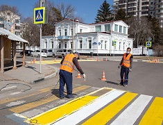 В Благовещенске обновляют дорожную разметку 