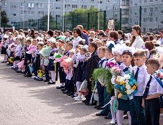 Мэр Олег Имамеев побывал на линейках в нескольких городских школах