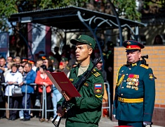 Благовещенские курсанты приняли воинскую присягу на плацу ДВОКУ
