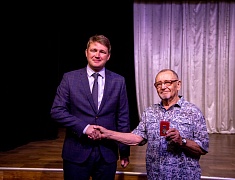 Знаки «50 лет Байкало-Амурской магистрали» вручили благовещенцам