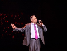 В Благовещенске в преддверии 8 Марта прошел большой праздничный концерт