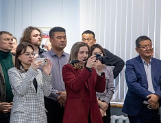 В Благовещенске открылась выставка к 70-летию Александра Тихомирова